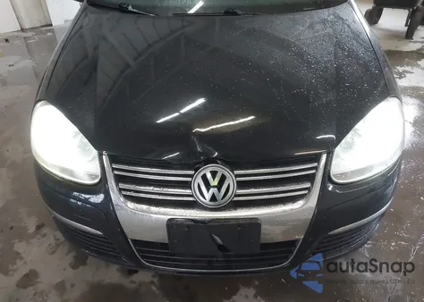 2010 Volkswagen Jetta Limited Edition z USA, uszkodzony, nr VIN 3VWAX7AJ5AM158961